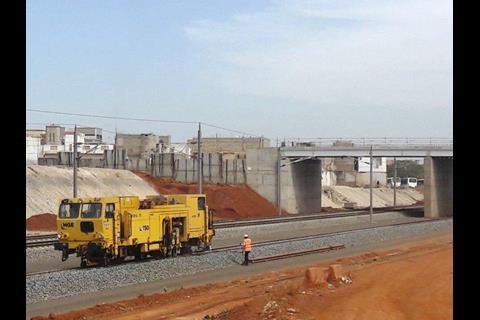 tn_sn-realigning_metre_gauge_railway_into_Dakar-TSO.jpg
